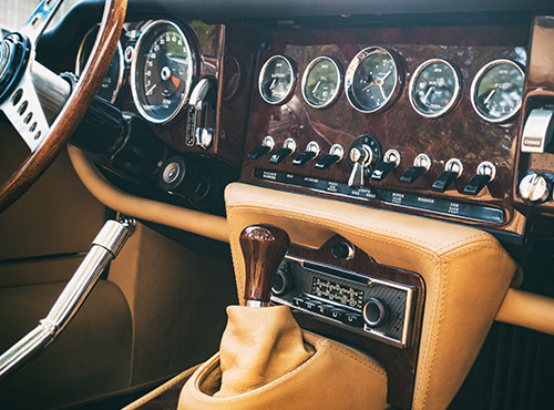 Geluidsabsorptie in oude auto's en oldtimers Geluidsabsorptie zorgt voor minder lawaai in oldtimers en youngtimers.
