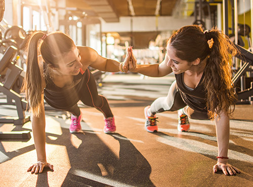 Geluidsisolatie in de fitnessstudio Geluidsisolatie in de fitnessstudio verbetert de ruimteakoestiek en verhoogt de motivatie bij het trainen.