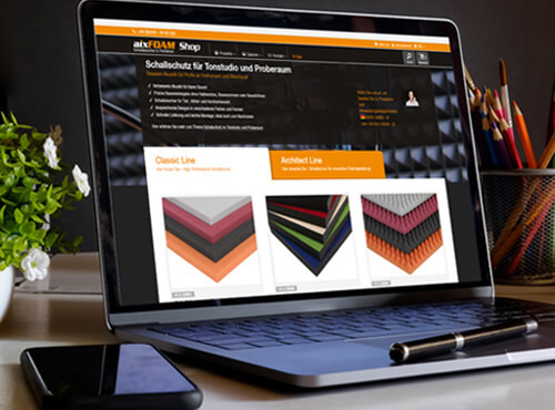 Absorptieplaten online kopen in de aixFOAM Shop De afbeelding van een laptop staat voor de aixFOAM webshop, met een keur aan absorptieplaten en geluidsisolerende producten.