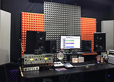Geluidsisolatie voor toepassing in de geluidsstudio, repetitieruimte en podcaststudio's