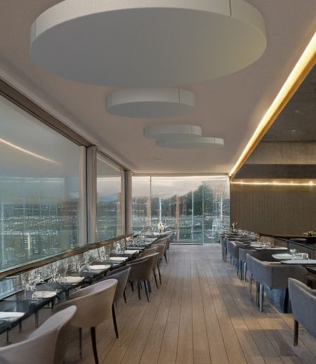 Ronde plafondabsorbers in de horeca